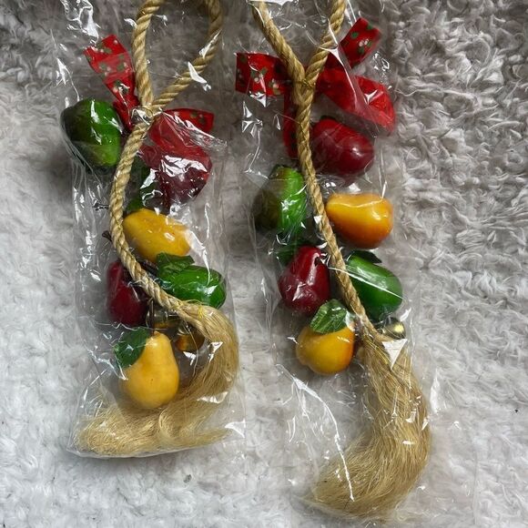 New Vintage pair of faux fruits with rope hanging wall gold tone bells &red bow - Picture 3 of 10